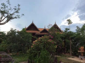 Bong Thom Home Stay