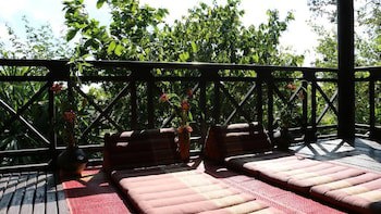 Bong Thom Home Stay