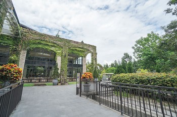 Tai Yi Red Maple Resort