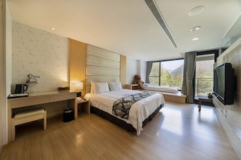 Tai Yi Red Maple Resort