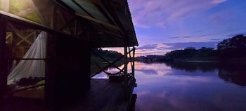 Kurupira Cabin Floating