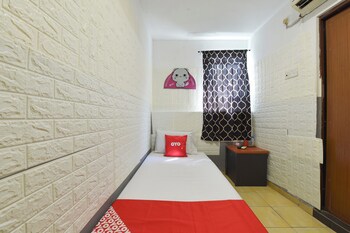 Oyo 91077 Hotel Indah
