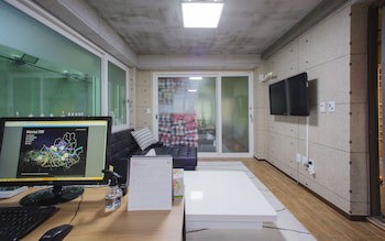 Kw Hongdae Line Hostel