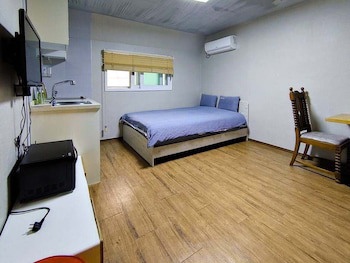 Kw Hongdae Line Hostel