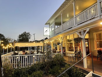 Governors Bay Hotel