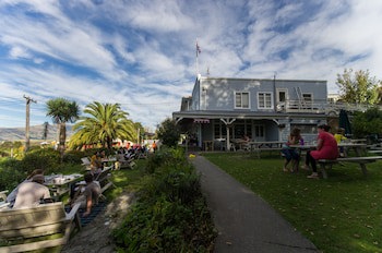 Governors Bay Hotel