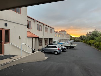 Albany Executive Motor Inn