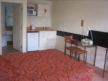 Albany Executive Motor Inn