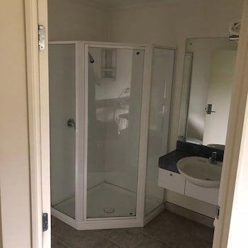 Albany Executive Motor Inn