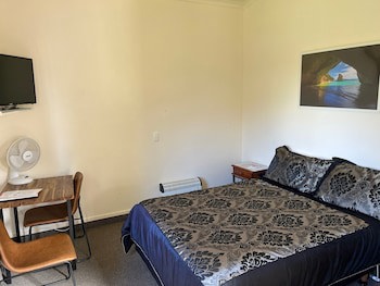 Caves Motor Inn