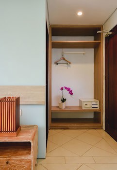 Bali Breezz Hotel