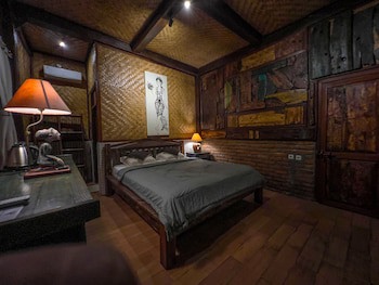 Pondok Pitaya Hotel, Surfing & Yoga