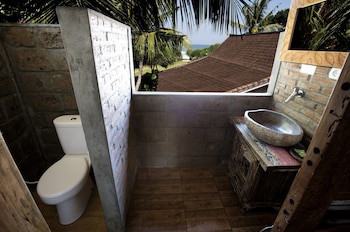Pondok Pitaya Hotel, Surfing & Yoga