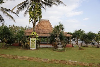 Pondok Pitaya Hotel, Surfing & Yoga