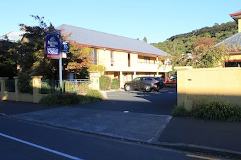 Alhambra Oaks Motor Lodge