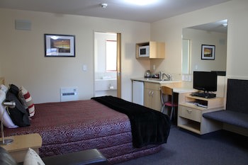 Alhambra Oaks Motor Lodge