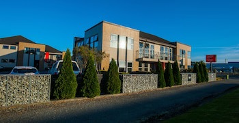 Coleraine Suites & Apartments
