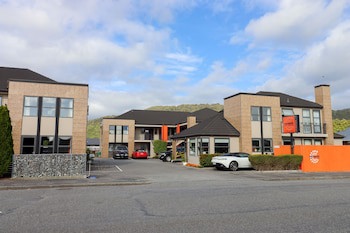 Coleraine Suites & Apartments