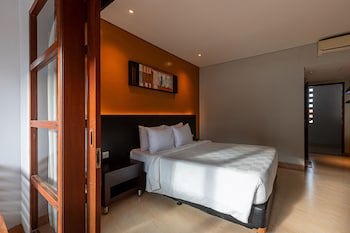 Fourteen Roses Beach Hotel