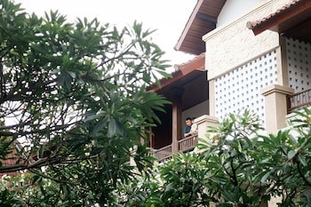 Fourteen Roses Beach Hotel