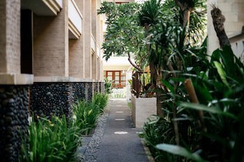 Fourteen Roses Beach Hotel