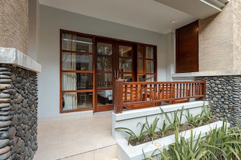Fourteen Roses Beach Hotel