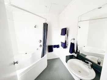 Camelot Motor Lodge