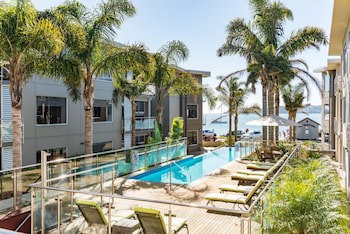 Edgewater Palms Apartments