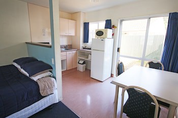 Midway Pacifica Lodge