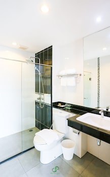 Crystal Jade Hotel