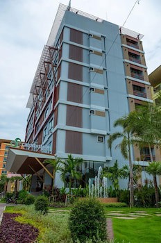 Crystal Jade Hotel