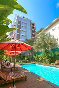 Crystal Jade Hotel