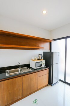 Crystal Jade Hotel