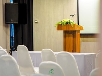 Crystal Jade Hotel