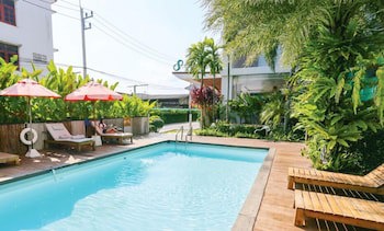 Crystal Jade Hotel
