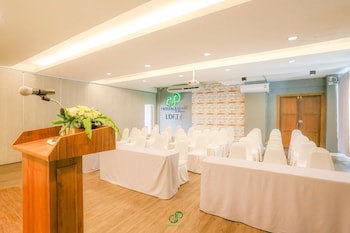 Crystal Jade Hotel