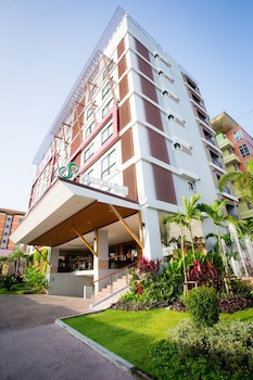 Crystal Jade Hotel