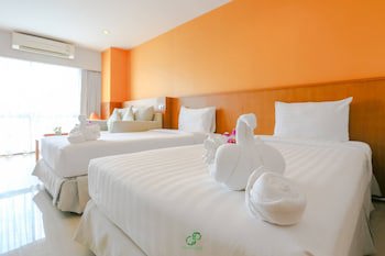 Crystal Jade Hotel