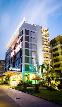 Crystal Jade Hotel