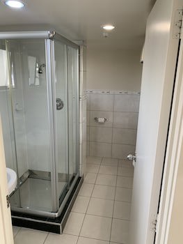 Admirals Motor Inn