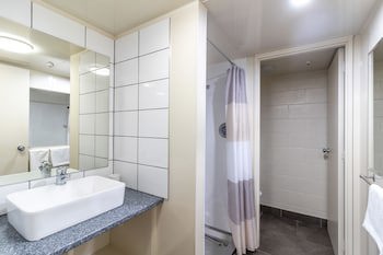 Admirals Motor Inn
