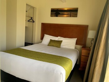 Admirals Motor Inn