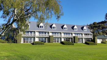 Admirals Motor Inn