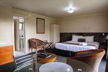 Admirals Motor Inn