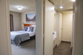 Admirals Motor Inn