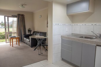 Admirals Motor Inn