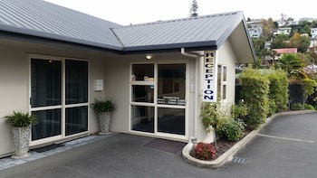 Admirals Motor Inn