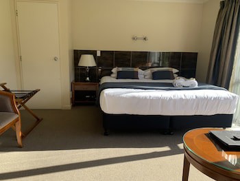 Admirals Motor Inn