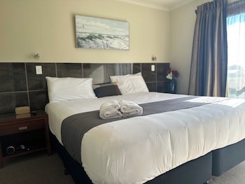 Admirals Motor Inn