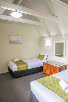 Admirals Motor Inn